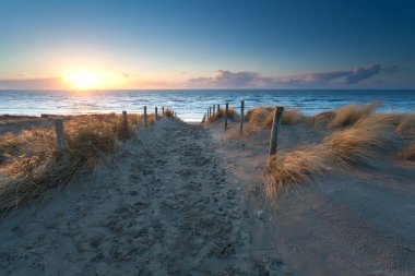Sunset beach Kuzey Denizi üzerinde