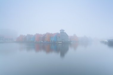 sisli sabah su renkli binalar