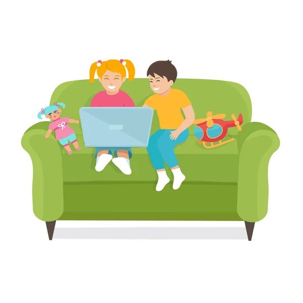 소파에 앉아 노트북을 사용 하는 아이 들. — 스톡 벡터