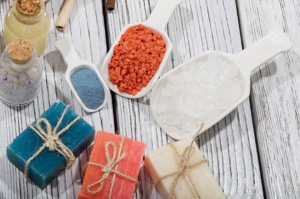 Jabón colorido en diferentes colores —  Fotos de Stock