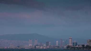 İzmir Türkiye 'de zaman aşımı. İzmir 'de gölge ve ışık hareketi. 