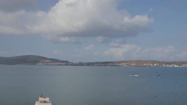 Ayvalik ve Cunda Adası Panorama, kürek, tekne, güneş, deniz ve bulutlar zaman atlaması — Stok video