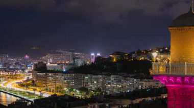 Turistlerin zamanı ve deniz kenarındaki yoğun trafik, İzmir, Türkiye