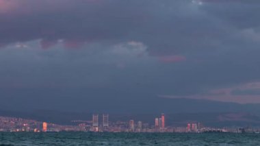 İzmir Türkiye 'de zaman aşımı. İzmir 'de gölge ve ışık hareketi. 