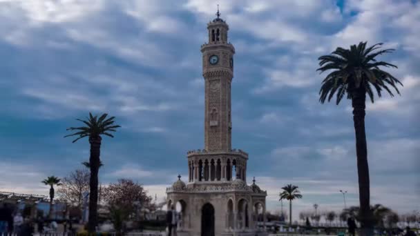 Izmir Clock Tower - історична будівля, розташована на площі Конак Time Lapse — стокове відео