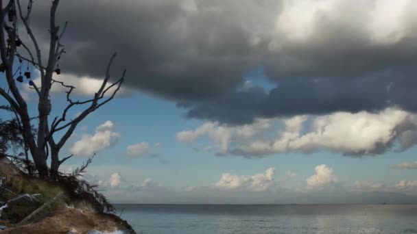 Temps écoulé depuis le passage du nuage sur la mer — Video