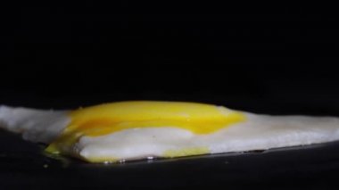 Fırında pişen börekler. Yemek pişirme görüntülerini hızlandırın