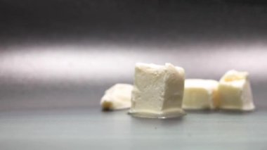 Isıtılmış çubuksuz tavada tereyağı erimesi döngüsü.