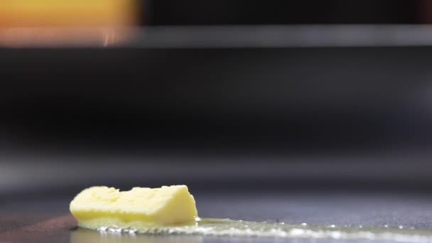 Loop of Butter melting on heated non stick pan. — Stock Video