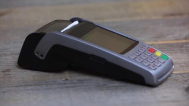 POS terminalinden kredi kartı geçiyor