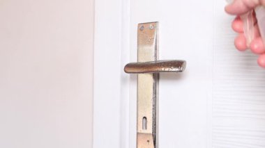 Temizlik ve dezenfekte odası kapı bağlantısı