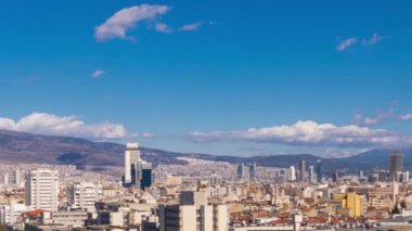 İzmir, Türkiye - 10 Şubat 2021: İzmir saat kulesi. Ünlü saat kulesi İzmir 'in sembolü haline geldi.