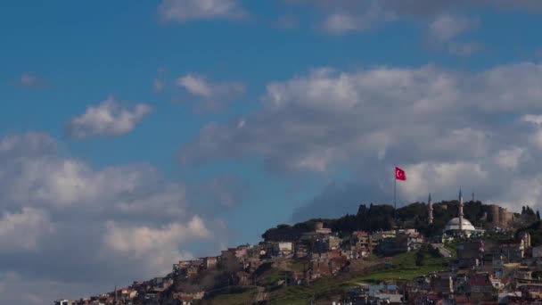 Izmir, Turquía - 10 de febrero de 2021: Torre del reloj Izmir. La famosa torre del reloj se convirtió en el símbolo de Izmir. Timelapse 4k — Vídeos de Stock