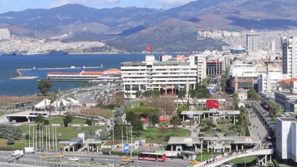 Izmir, Turecko - 10. února 2021: Izmirská věž. Slavná věž se stala symbolem Izmiru.Timelapse 4k — Stock video