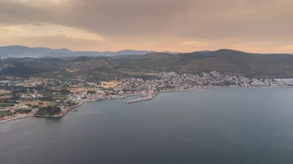 Widok z powietrza z małego miasta morskiego urla izmir — Zdjęcie stockowe