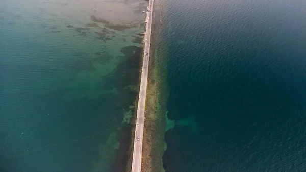 Izmirs Urla distrito Mirada de cuarentena a la isla remota, Turquía. foto de aire de dron — Foto de Stock