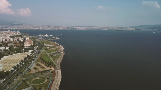 IZMIR, TURKEY - 6月3, 2021:都市イズミルの空中ビュー.トルコ — ストック動画