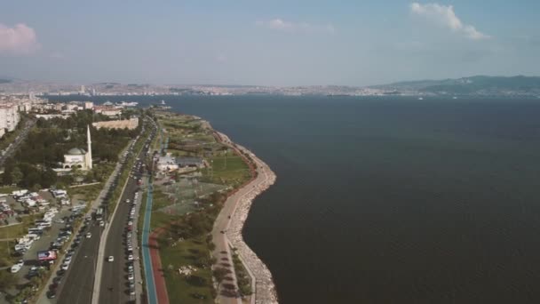 IZMIR, TÜRKEI - 3. JUNI 2021: Luftaufnahme der Stadt Izmir. Türkei — Stockvideo