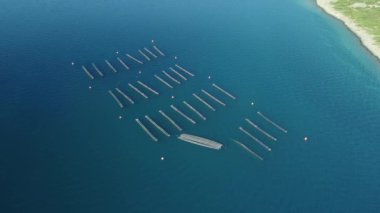 Havadan Su Kültürü Balık Çiftliği. boş