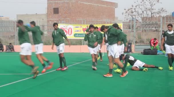 Treinamento de jogadores antes do jogo — Vídeo de Stock