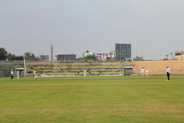 Kriketový stadion a hra kriketu — Stock fotografie