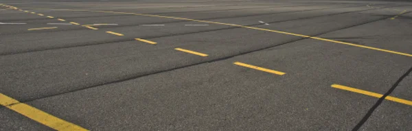 Closeup of a busy Airport runway — Stock Photo, Image