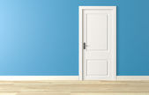 weiße Holztür an blauer Wand geschlossen, weißer Holzboden