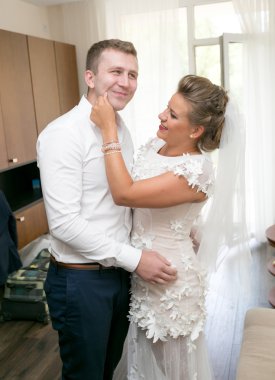 Mutlu gelin damat yanak evde sürtünme