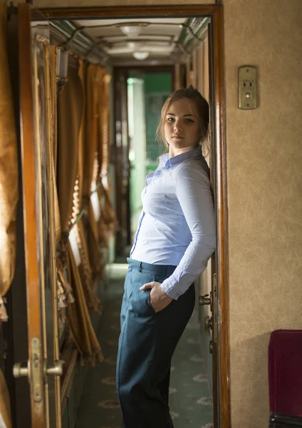 Beautiful businesswoman posing in corridor of retro train — Stock Photo, Image