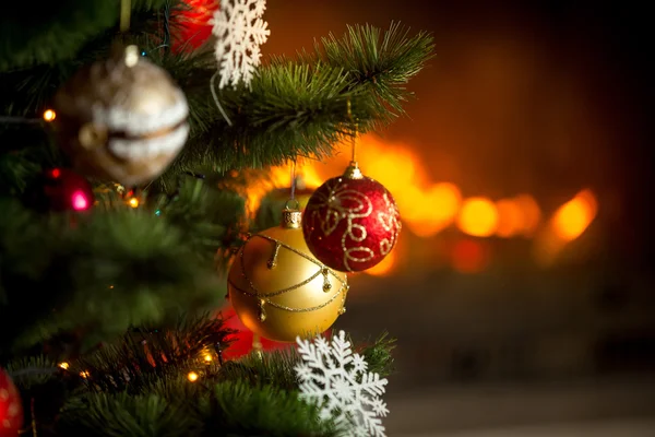 Closeup of red and golden baubles hanging on Christmas tree on b — Stock Photo, Image