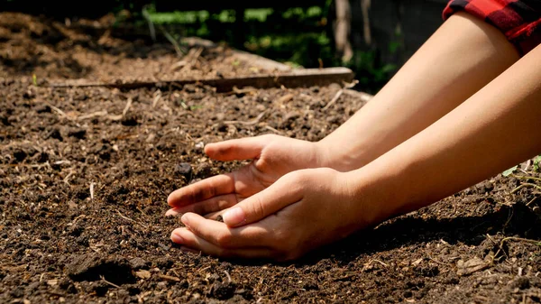 Girl holding ground in hands. Farmer picking fertile soil for planting organic vegetables. Concept of growth, environment protection and organic planting on farms — Stock Photo, Image