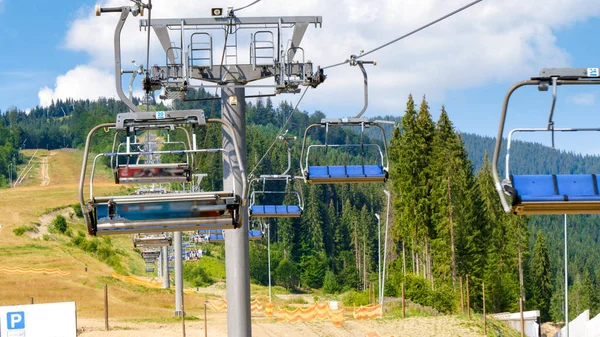POV video of riding on the ski lift at sunny summer day in mountains — Stock Photo, Image