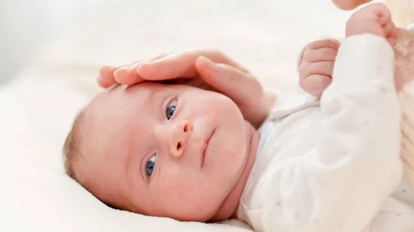 Stockfoto's van Pasgeboren baby, rechtenvrije afbeeldingen van baby | Depositphotos