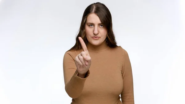 Allvarligt missnöjd kvinna skakar huvud och finger. Begreppet förbud, förbud och tabu. — Stockfoto