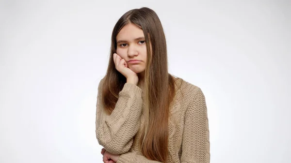 Giel feeling bored holding her chin with hand over white studio background — Stock Photo, Image