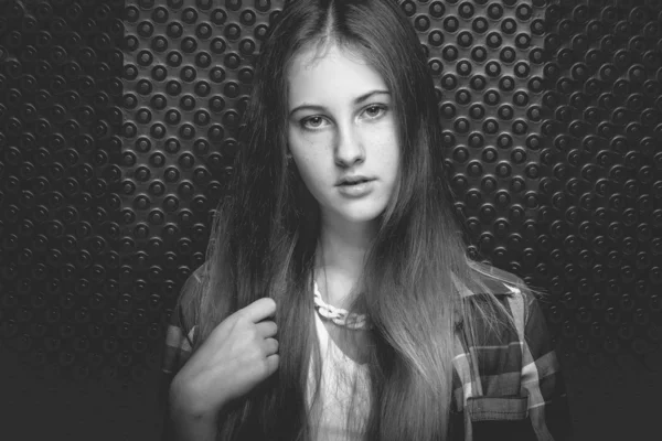 Monochrome portrait of beautiful blonde student girl in studio — Stock Photo, Image