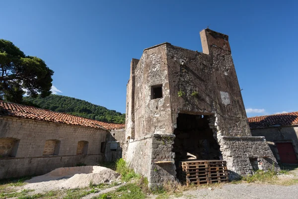 Castello di pietra lungo la strada per la montagna Lovcen, Montenegro — Foto Stock