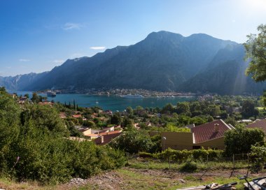 Erken sabah, Karadağ, Kotor Koyu'nun panoramik görünümü
