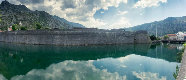 Panorama of high ancient wall with ditch — Stock Photo, Image