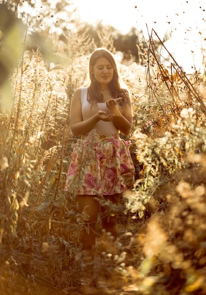 Cute brunette woman walking at field — Stock Photo, Image