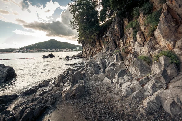 높은 절벽과 바다 석양 — 스톡 사진