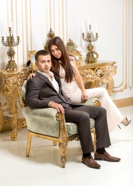 lüks klasik iç, sandalyeye sarılma Çift