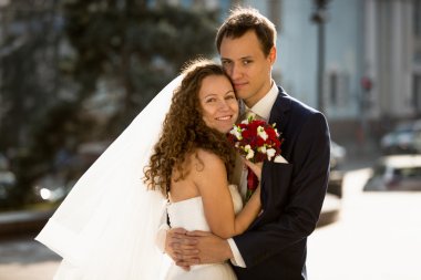 sokakta sarılma mutlu sadece evli çift