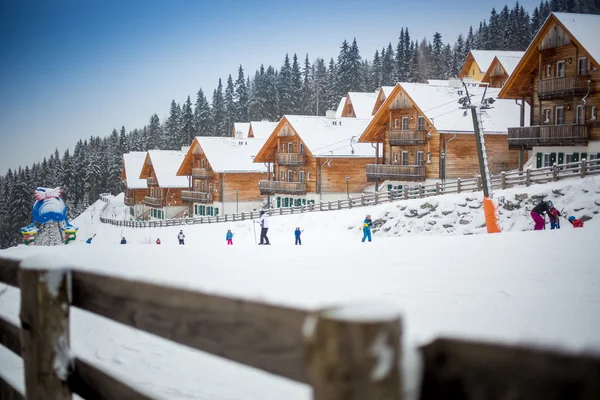 Sjezdovka na resort v rakouských Alpách — Stock fotografie