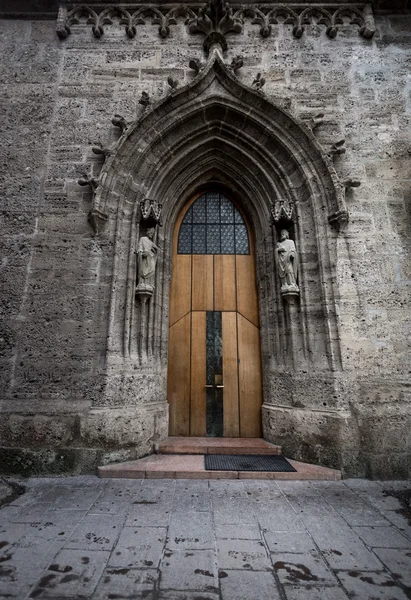 Big doorway at Catholic cathedral — Stock Photo, Image