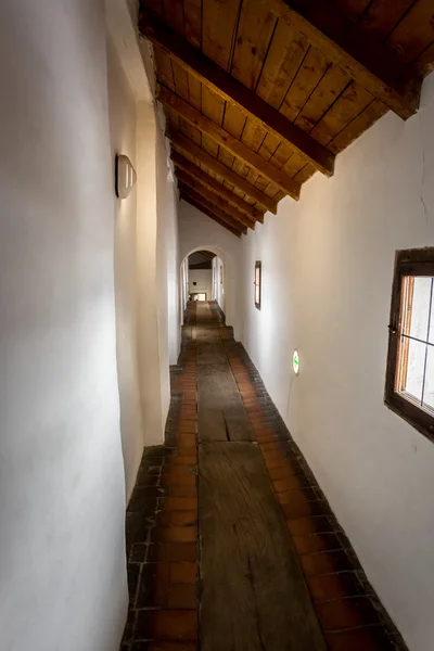 Long corridor with wooden floor at old castle — Stock Photo, Image