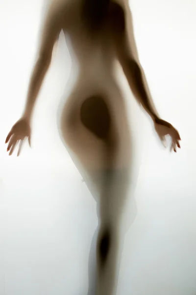 Desfocado tiro de sexy mulher nua de volta caminhando embora — Fotografia de Stock