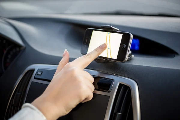 Driver using  touchscreen smartphone with GPS navigation — Stock Photo, Image