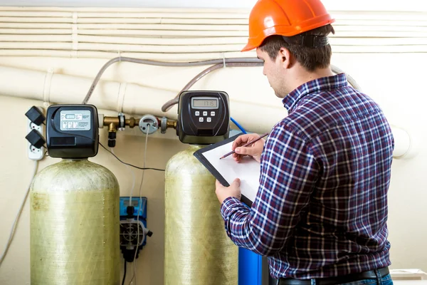 Worker checking work of industrial equipment on factory — Stock Photo, Image