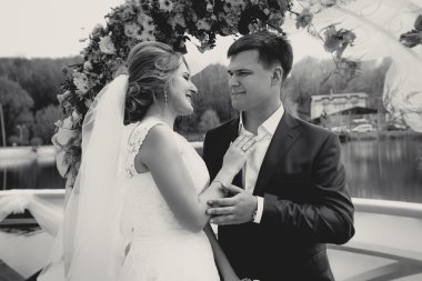 mutlu gelin ve damat her oth arıyorum tek renkli portresi